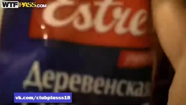 Негр крепким членом трахает двух казашек в ЖМЖ порно видео